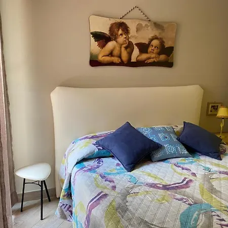 Balcone Eleonora Чефалу